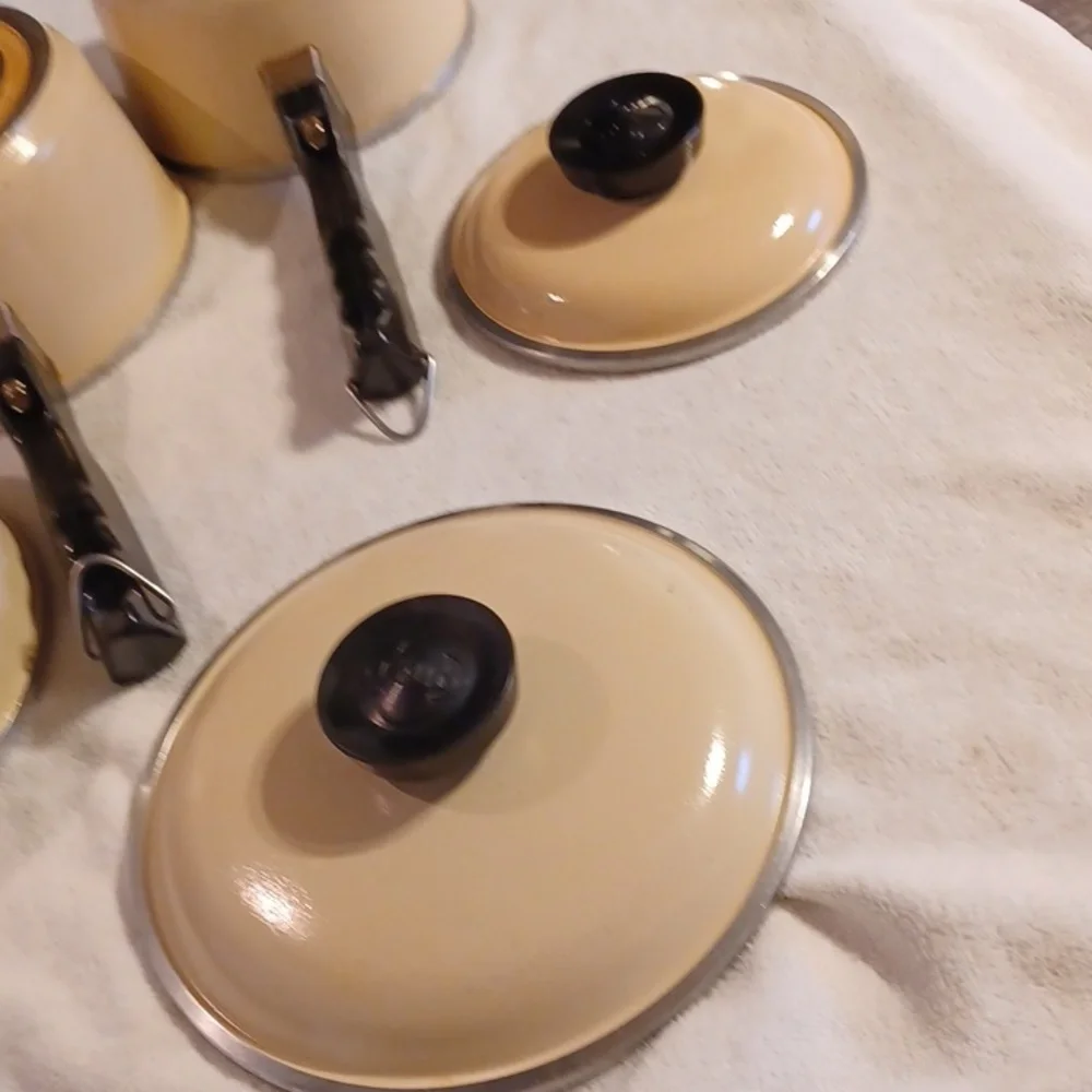 Club Cream Color Cookware Set with Black Handles